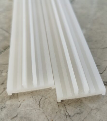 Custom Flat Strip Plastic UHMW-PE Wear Strip Ultra High Molecular Weight Polyethylene Bar Okulen UHMW Green Wear Strips