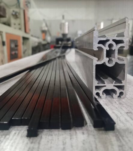 Custom UHMWPE Cover U Strip Aluminum Profile Accessories UHMW Wear Strips for Glass Panel Fittings Insert