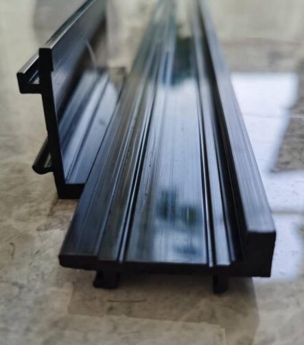 Extrusion Profiles Wear-Resistant UHMW Wear Strips Polyethylene UHMWPE Guide Rail