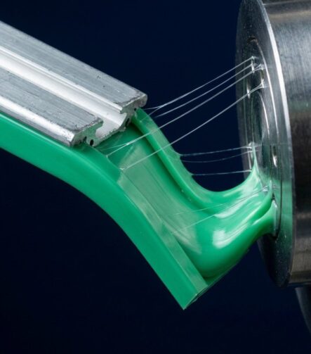 Green UHMWPE Bottle Conveyor Wear Strip for Beverage Bottling Line Prevent Jamming Low Friction