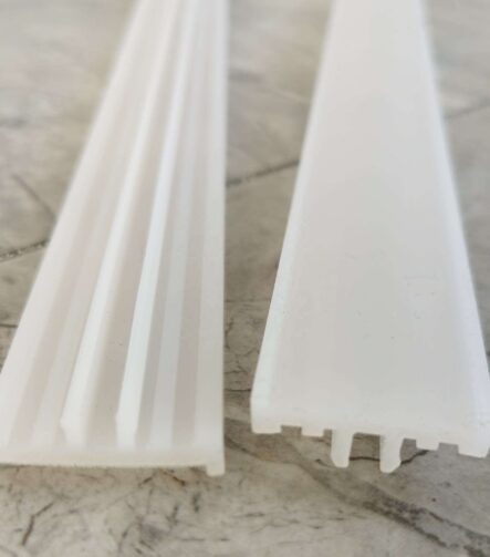 High Quality PE UHMWPE Extruder Profiles Perfiles De UHMW UHMW PE Wear Resistant Liner