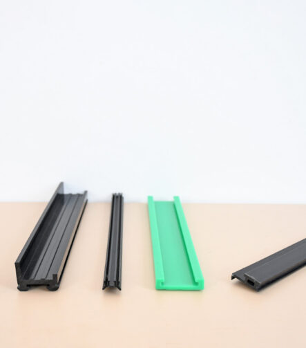 High-Quality Plastic UHMWPE Wear Strips Extrusion UHMW Chain Guide Rail Conveyor Roller Guide