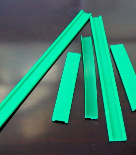 Plastic HDPE Wear Strips Flat Plastic Strips Rigid UHMWPE Round Bar Conveyor Guardrail Wear Strips
