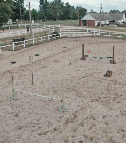 Triple Track 108X50mm PVC Equestrian Barrier with 3-Slot Square Columns